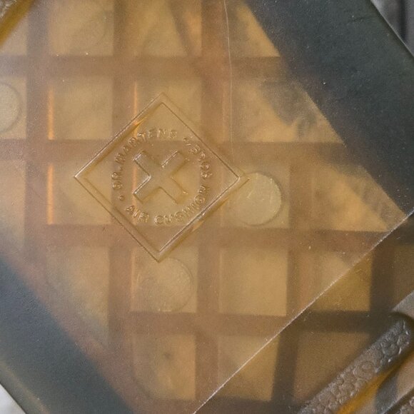 Dr. Martens Youth 2976 Leather Chelsea Boots Color: White size 7 - Picture 6 of 15